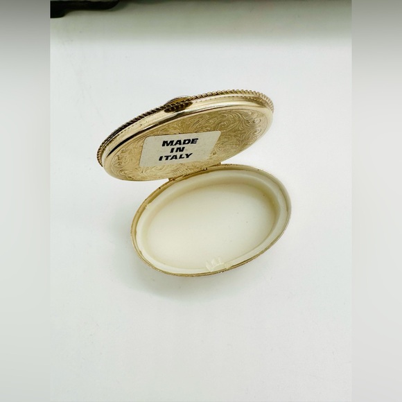 Vintage ITALY Ornate Small Trinket Pill Jewelry Box - Picture 7 of 11